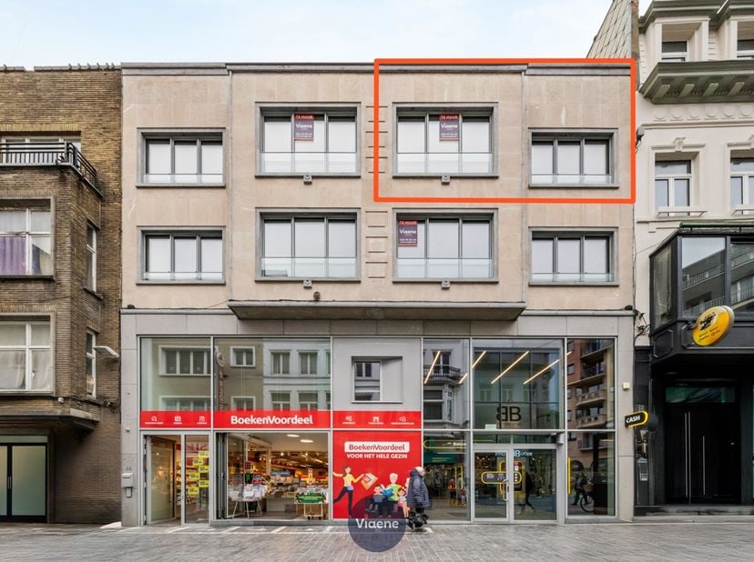 Volledig gerenoveerde Kantoorruimte centrum Oostende - duplex handelsruimte met groot zonneterras&amp;nbsp; - gelegen pal in het stadscentrum nabij het st