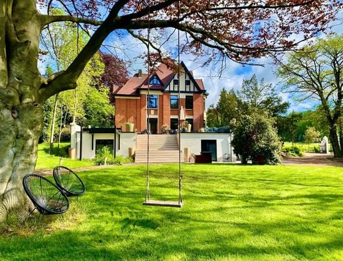                                         Commercieel Gebouw te koop in Ronse, € 1.295.000
