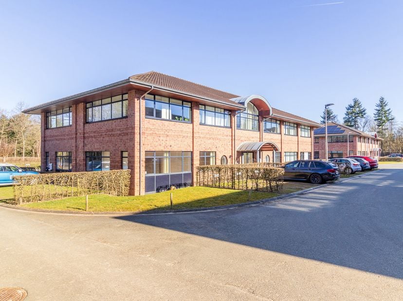 SUPERBE OPPORTUNITE du LASNE BUSINESS PARC : Dans le bâtiment B2 au fond du site |<br />
Espace de 150 m² loué avec un rendement de 8% <br />
Idéal po