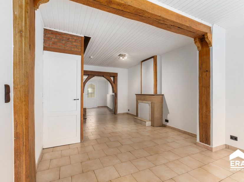 Te koop: charmante woning met tuintje en garage in de Avendorenstraat, hartje Tienen, op wandelafstand van het centrum, park en openbaar vervoer. Deze
