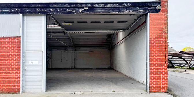 Bedrijfsvastgoed te huur in Izegemsestraat 95, 8800 Rumbeke