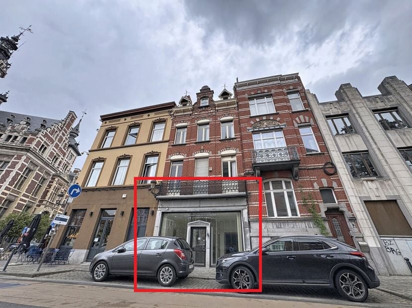 Colignonplein, op een steenworp van het emblematische gemeentehuis van Schaarbeek en in de onmiddellijke nabijheid van alle voorzieningen, zeer mooie