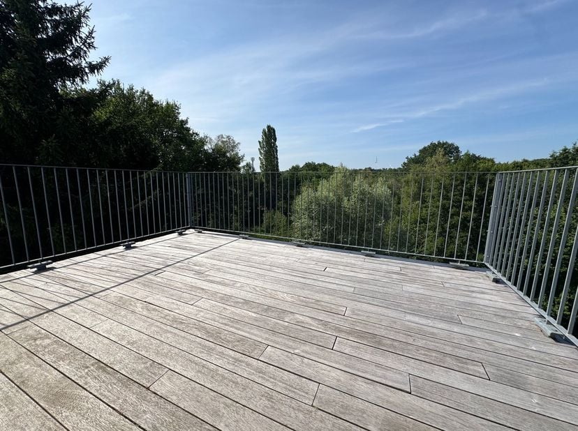 UNIEK APPARTEMENT MET PRACHTIG UITZICHT<br />
<br />
Dit stijlvol appartement gelegen op de bovenste verdieping (4) bevindt zich op een uitzonderlijke
