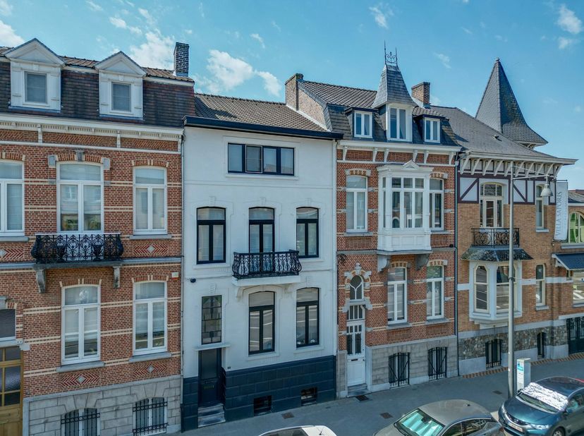 Prachtige herenwoning &amp;nbsp;in het centrum van Hasselt &amp;nbsp;– 210 m2 woonluxe - &amp;nbsp;4 &amp;nbsp;ruime slaapkamers – &amp;nbsp;bureel - aparte garage<br />