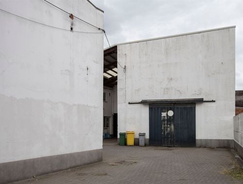                                         Magazijn met woonst te huur in Geel, € 2.000

