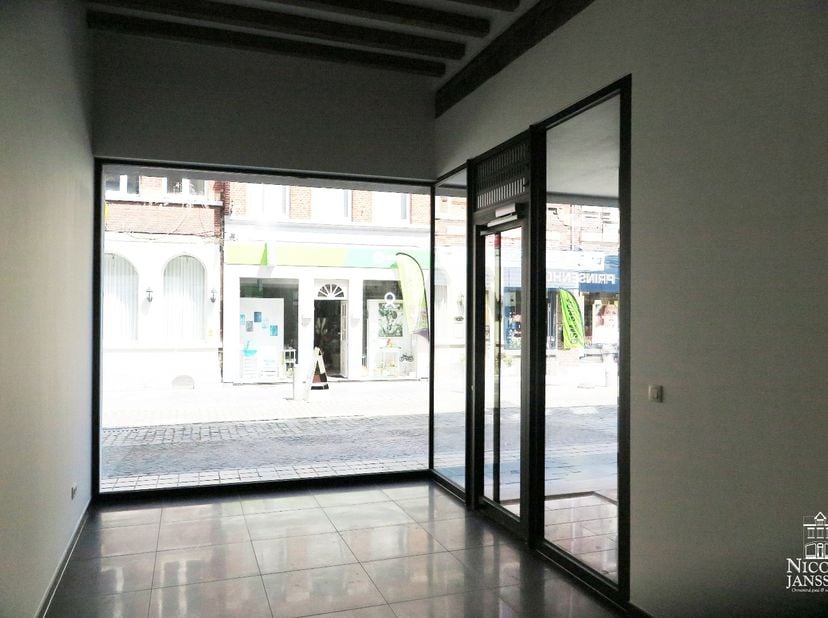 Bien professionnel à vendre
                    à 3680 Maaseik