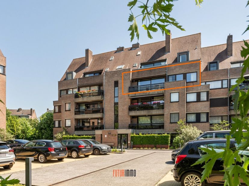 Centraal en rustig gelegen appartement in residentie Cypres, dat deel uitmaakt van het Canadezenhof, met magnifiek uitzicht, vlakbij Brugge centrum en
