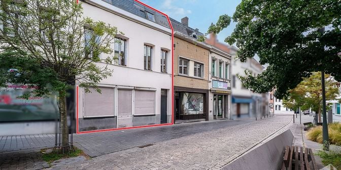 Bien professionnel à vendre à Grand Place 21, 7600 Péruwelz