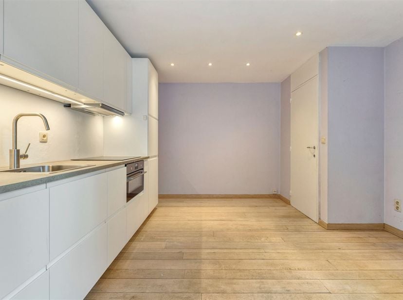À VENDRE : Appartement de 1 chambre au rez-de-chaussée, idéalement situé à Runkst (Hasselt)<br />
Bienvenue dans ce charmant appartement de plain-pie