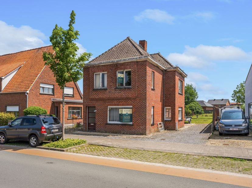 Te renoveren woning of sloop-heropbouwkans in het centrum van Aalter - <br />
Elk bod wordt ter goedkeuring voorgelegd aan de eigenaars.<br />
Bent u