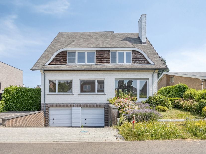 Unieke villa op toplocatie in Leuven – ruimte, rust en eindeloos potentieel<br />
Op zoek naar een woning waar locatie, ruimte en mogelijkheden perfec