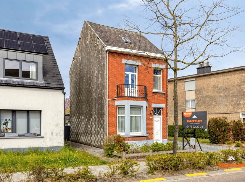 Rustig gelegen halfopen bebouwing met tuin in Lint<br />
Op zoek naar een woning die je volledig naar eigen smaak kan renoveren? Deze halfopen bebouw