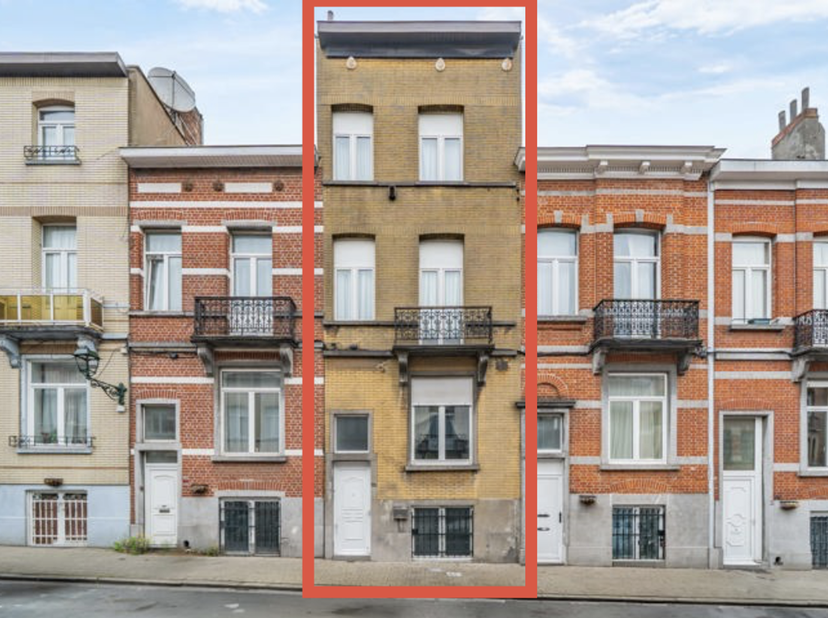Easyhome biedt u deze ruime eengezinswoning aan, ideaal gelegen aan de Gaïtestraat 92 te Anderlecht.<br />
Een mooie opportuniteit voor deze woning me