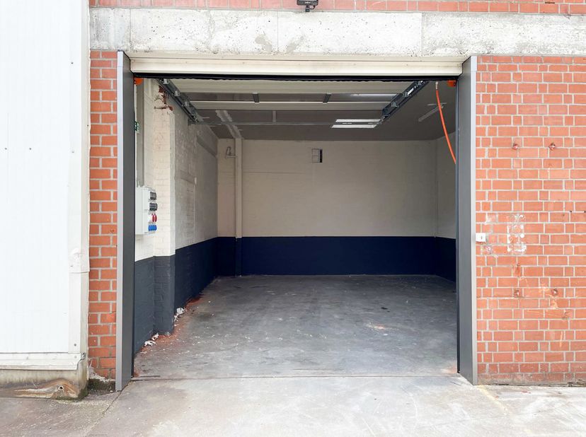 Bedrijfsvastgoed te huur in Izegemsestraat 95 bus 33,
                    8800 Rumbeke