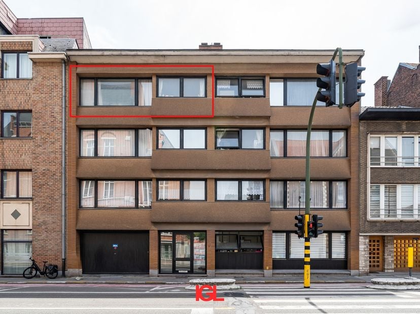 Immo Groot Leeuw vous présente ce spacieux appartement bien entretenu, situé à distance de marche du centre de Halle. L’appartement se trouve dans un