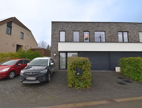                                         Villa moderne à louer à Vlezenbeek, € 1.850
