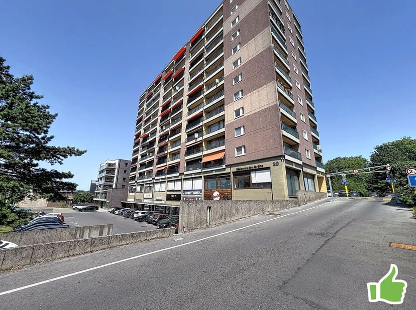 NOUVEAU à VENDRE Mouscron centre<br />
Appartement 2 chambres à Mouscron, en centre ville, rue de Menin, à deux pas des commerces et des moyens de tra