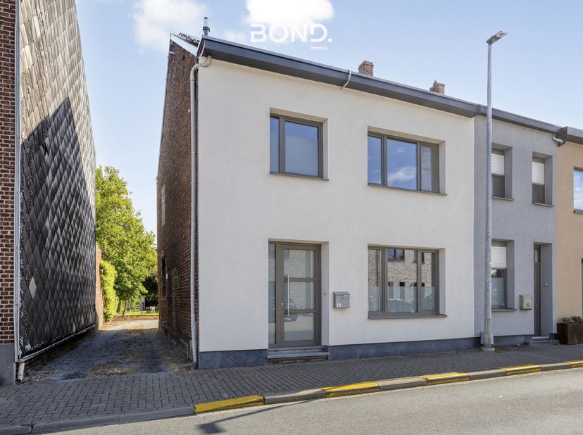 Instapklare gezinswoning met 4 slaapkamers, tuin en garage in Veltem-Beisem!<br />
Bij het binnenkomen kom je terecht in de lichtrijke leefruimte, die