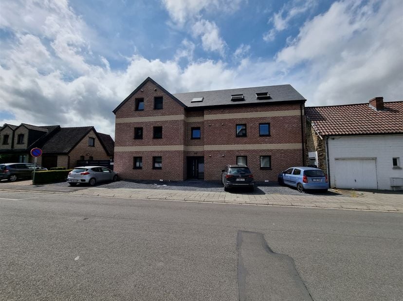 REF 5044 - STAMBRUGES, rue du Cola - 68<br />
<br />
Dans une résidence récente, très bel appartement situé au 1er étage, sans ascenseur.<br />
A q