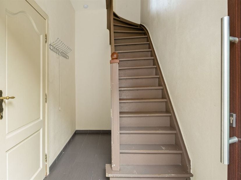 Gezinswoning met 4 slaapkamers en stadstuin<br />
Deze op te frissen gezinswoning met 4 slaapkamers is gelegen in Turnhout. De woning beschikt over ee