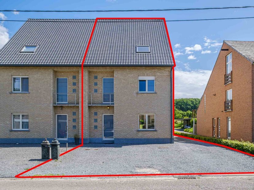 INSTAPKLARE ENERGIEZUINIGE WONING -<br />
Instapklare, energiezuinige woning met garage en tuin. <br />
Indeling: Gelijkvloers: inkomhal met trap, toi