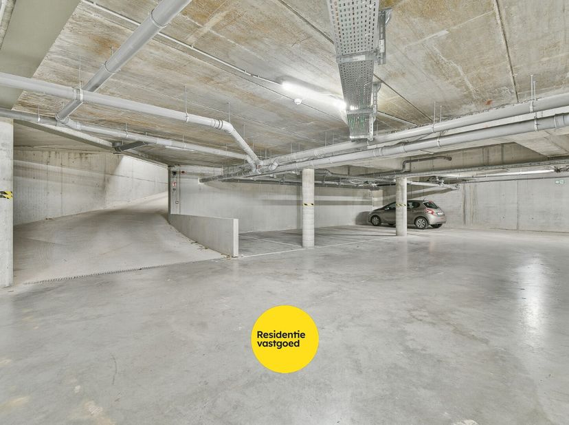 Op zoek naar een veilige en praktische parkeeroplossing in het centrum van Gistel? Deze ondergrondse, afgeschermde parkeerplaatsen bieden comfort en g