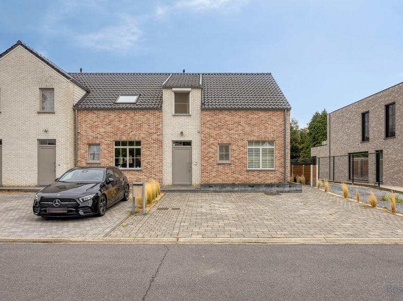 Zeer energiezuinige woning&amp;nbsp;&amp;nbsp;op perceel van 3a 74ca met 3 slaapkamers te koop in Beverlo<br />
<br />
Deze instapklare woning in de Rozenkran