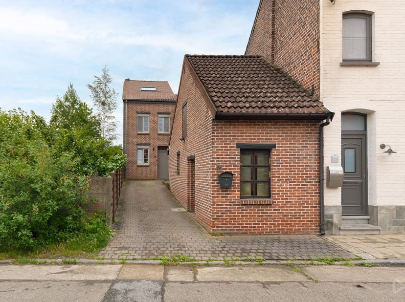 Maison à rénover avec grand jardin et de nombreuses possibilités, située dans le hameau paisible d'Outgaarden (Hoegaarden)<br />
Vous recherchez une m