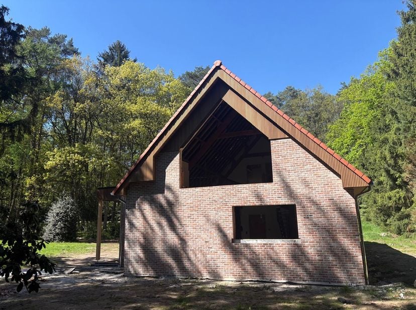 Ruime af te werken villa,&amp;nbsp;unieke&amp;nbsp;topligging&amp;nbsp;aan de&amp;nbsp;Kluis in&amp;nbsp;Zolder (Bolderberg).<br />
<br />
Ruime af te werken villa (ruwbo