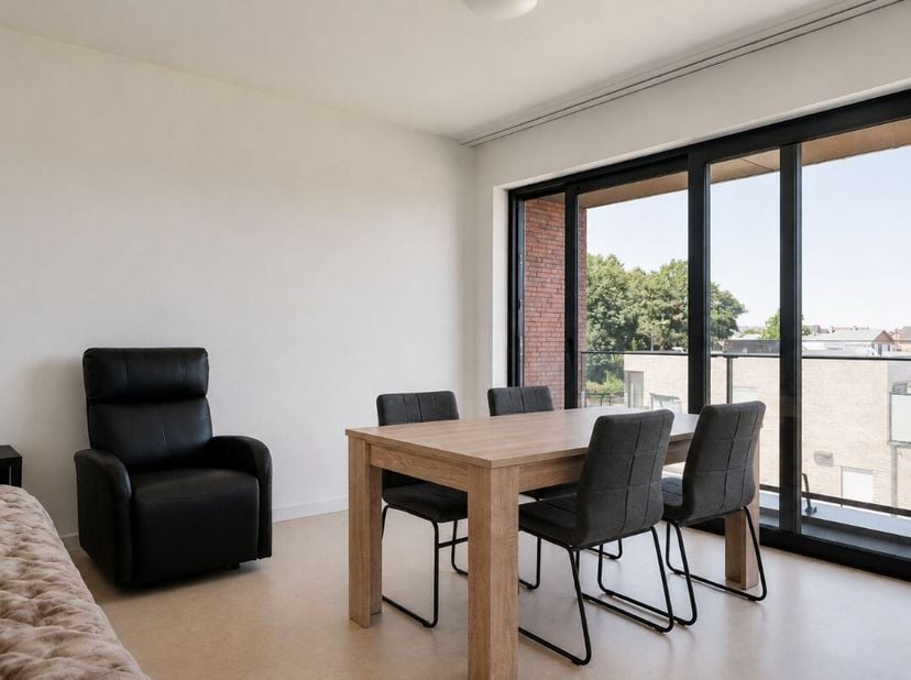 Dit recente assistentie-appartement uit 2018 is gelegen in residentie Coosterveld, een erkende assistentieresidentie in het groene Terkoest (Alken). V