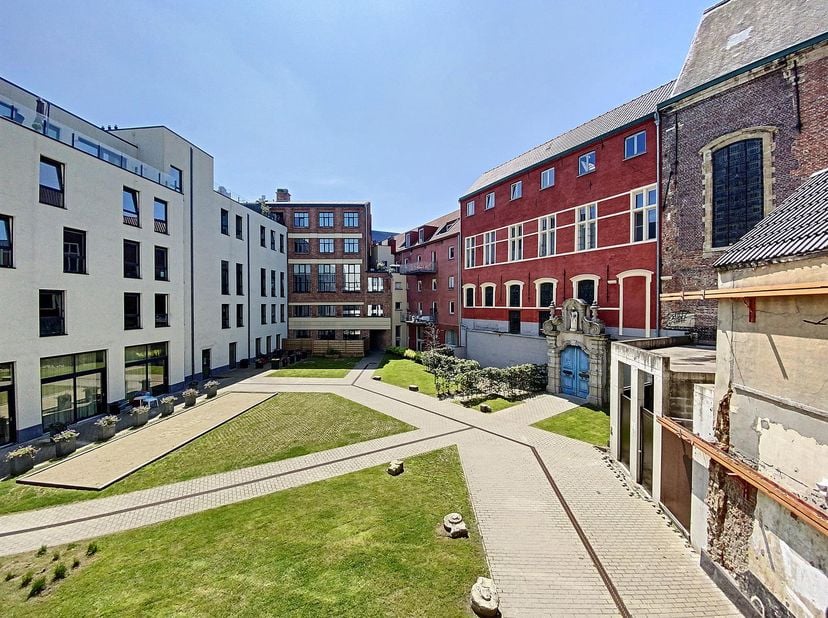 Ligging<br />
Dit assistentie appartement maakt deel uit van de residentie "Collegehof" en is gelegen in het hart van de historische stad Gent. <br />