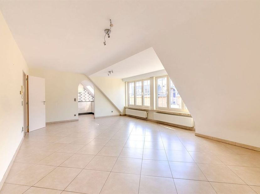 Appartement met 2 slaapkamers, terras en garage<br />
Het appartement is gelegen in een kleinschalige residentie van 2006, bevindt zich in goede staat