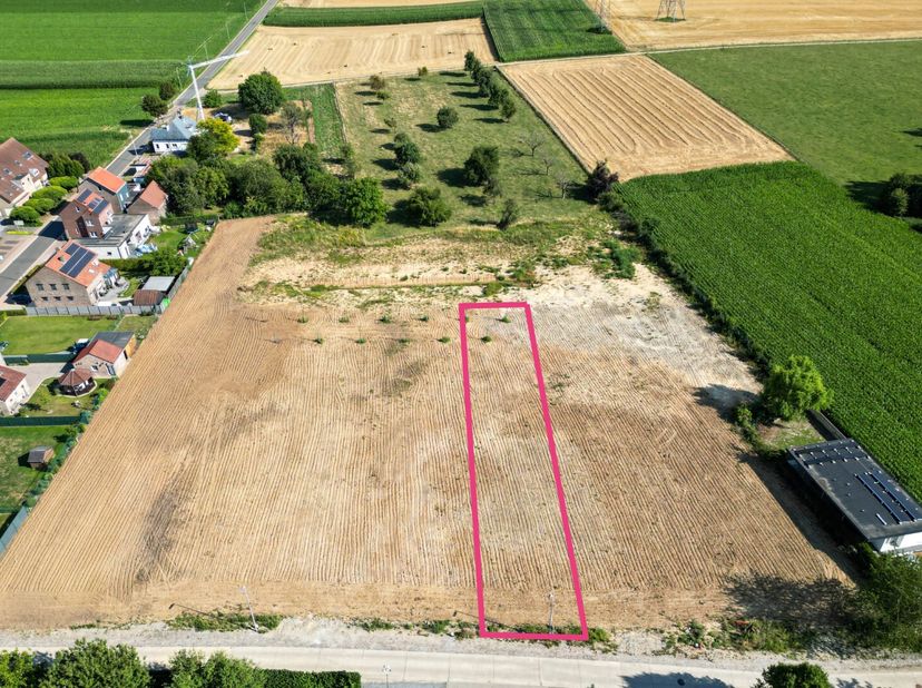 Bouwgrond van 881 m² voor halfopen bebouwing<br />
Deze bouwgrond bevindt zich in Herderen, een gezellige deelgemeente van Riemst. Van hieruit heb je