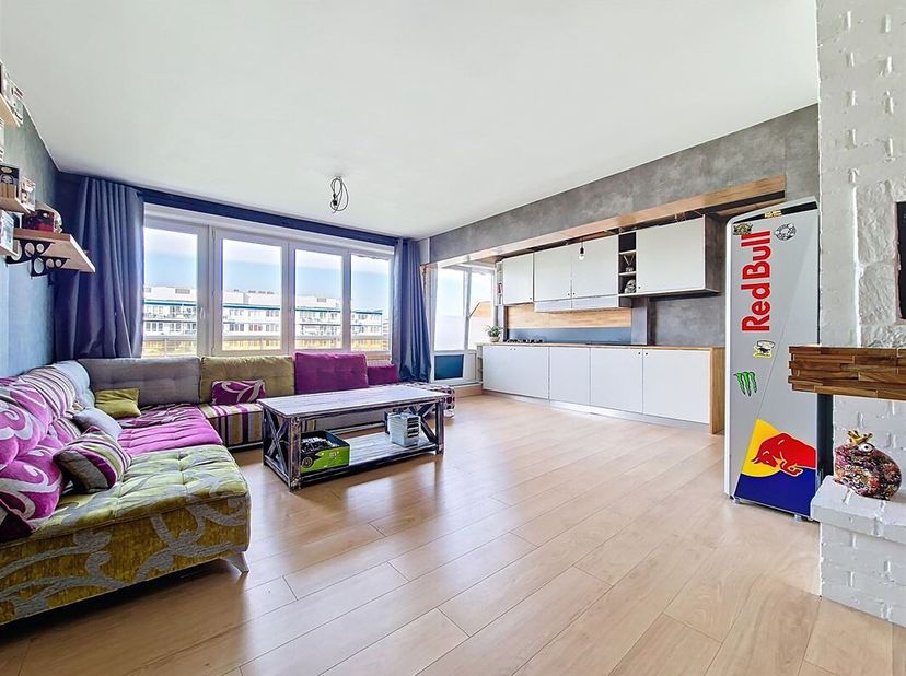 ***SOUS OPTION***A proximité de Veeweyde. Magnifique penthouse +/- 60m², 1 chambre et terrasse. Composé comme suit : spacieux et lumineux living +/- 3