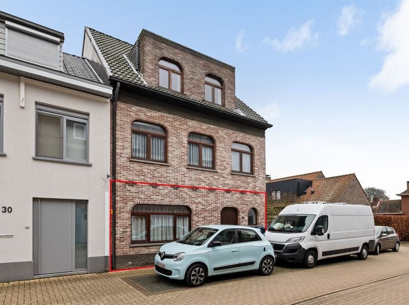 Zeer ruim gelijkvloersappartement met 1 slaapkamer en tuin op een rustige locatie in Putte-Kapellen te koop.<br />
Ligging: De Albert-Louisastraat is