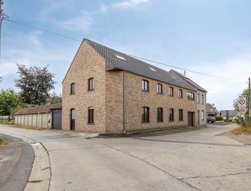                                         Woning te koop in Sint-Kwintens-Lennik, € 900.000
