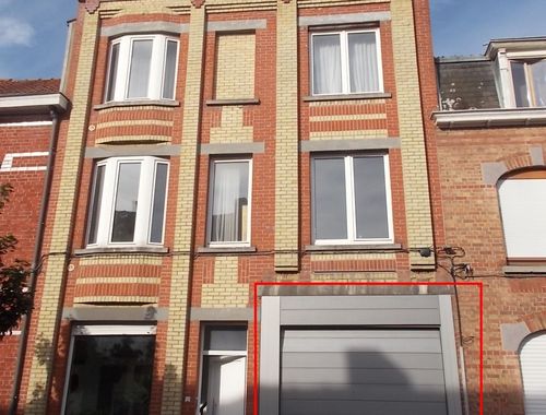                                        Entrepôt avec bureau à louer à Menen, € 650
