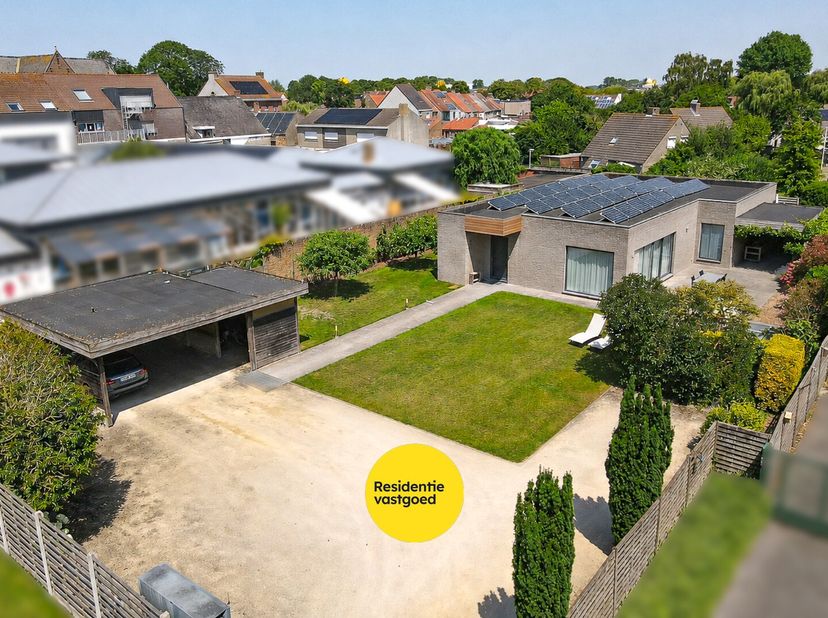 Deze instapklare alleenstaande bungalow is gelegen op een royaal perceel en biedt een uitzonderlijke combinatie van ruimte, comfort en gelijkvloers wo