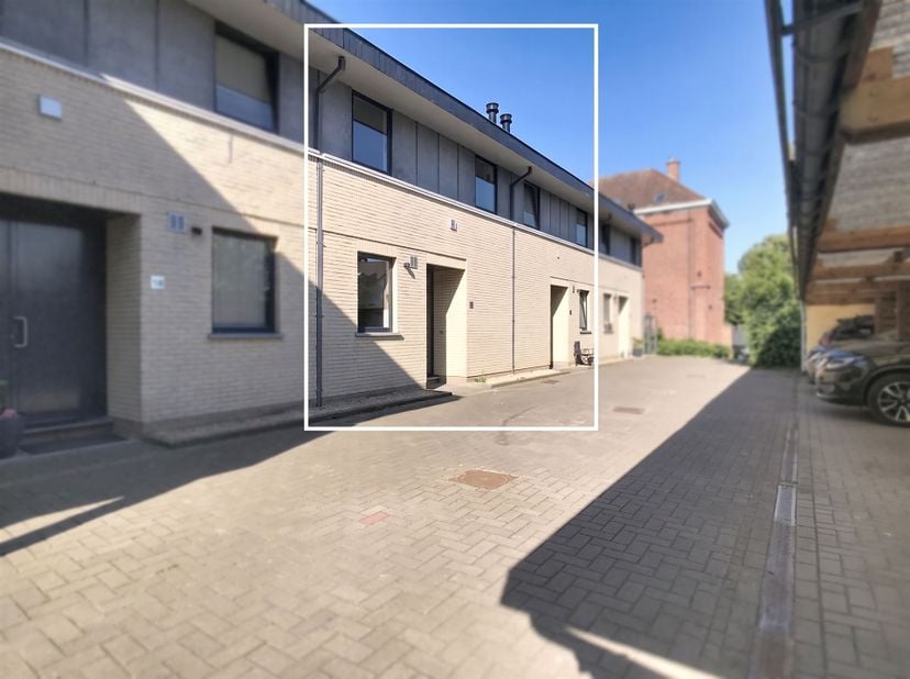 Woning met 3 slaapkamers, staanplaats en tuin in Vilvoorde<br />
<br />
Deze leuke woning is rustig gelegen in een kleine verkaveling van 5 woningen