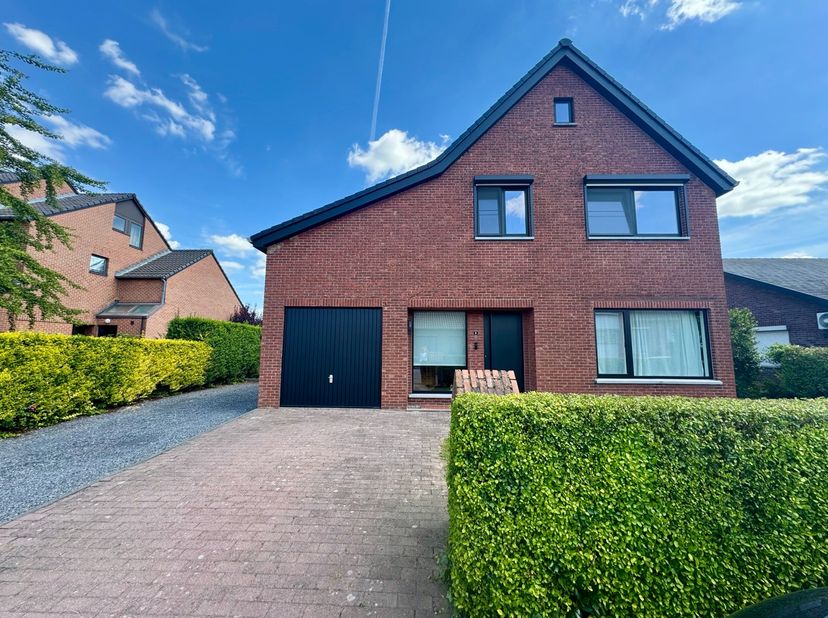 Te huur – Prachtige gerenoveerde vrijstaande woning met ruime tuin in een rustige omgeving (Sint-Lambrechts-Herk).<br />
<br />
Op zoek naar een insta