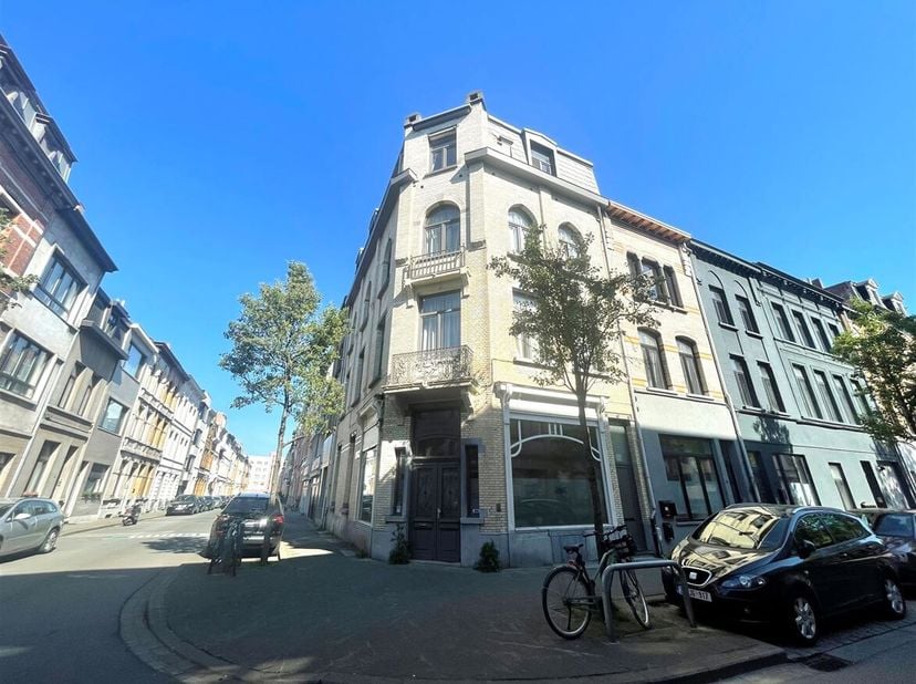 RÉSERVÉ AUX ÉTUDIANTS - ONLY FOR STUDENTS<br />
Cette chambre d'étudiant meublée est située en centre-ville d'Anvers. Elle dispose d'un lavabo et d'un