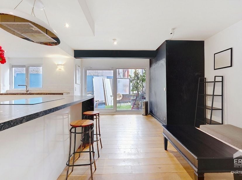 Brussel  Ruim appartement te koopDit appartement met 2 slaapkamers van 137 m² (bruto EPC-oppervlakte) zal u bekoren dankzij de ruime leefruimtes en de