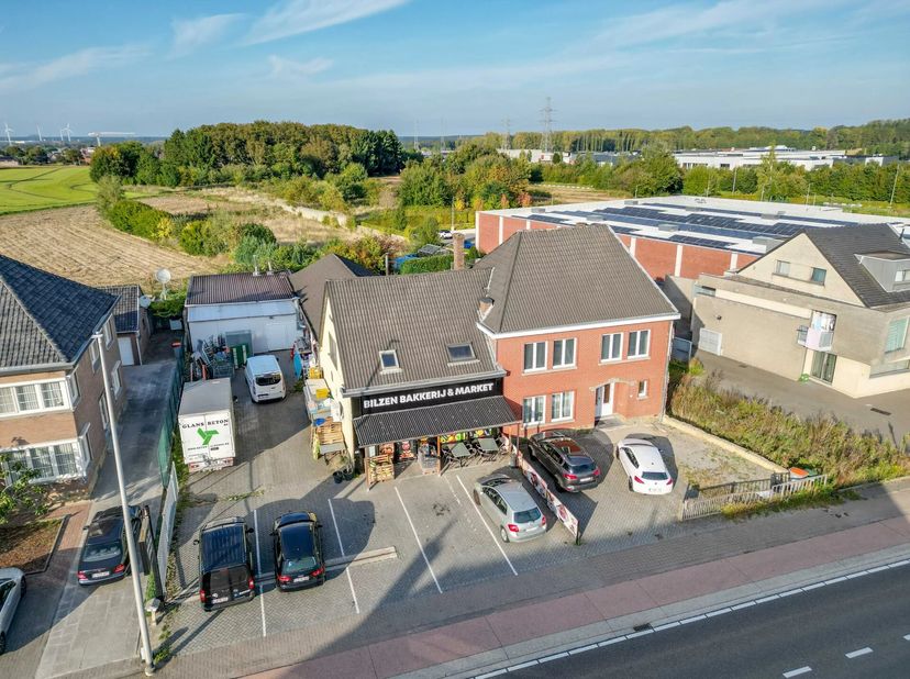Te koop : Handelsruimte met bovenliggende woonst, gelegen Maastrichterstraat 6 en woning gelegen te Maastrichterstraat 6A  3740 Bilzen-Hoeselt<br />
D