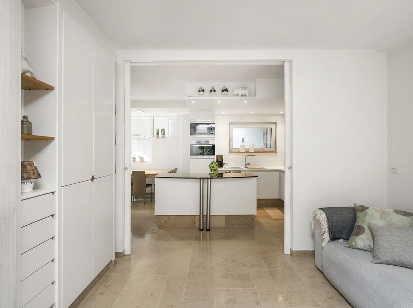 Un COMMERCE ENTIÈREMENT ÉQUIPÉ avec espace de vente, atelier et une SPACIEUSE HABITATION séparée. EMPLACEMENT IDÉAL à proximité du centre de Meulebeke