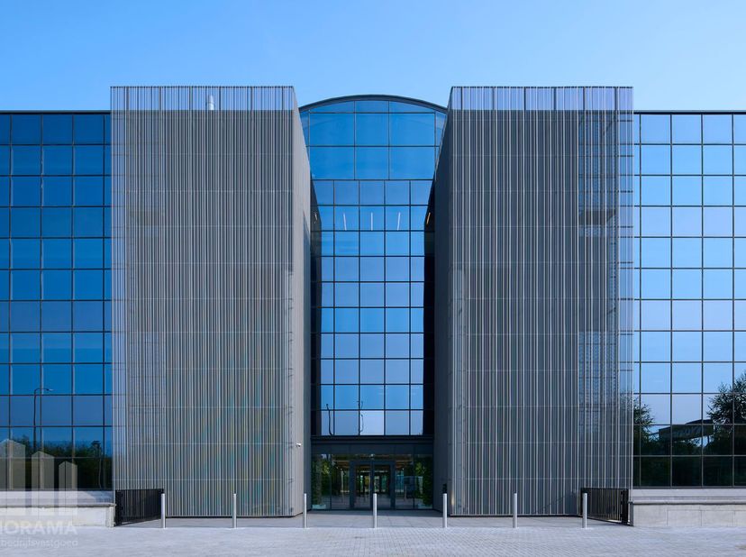 Bureau de 965 m² à louer à proximité du R0<br />
Découvrez cet immeuble de bureaux moderne et qualitatif « Falcon », idéalement situé à proximité du R