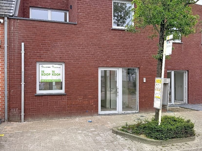 Deze prachtige woning is gelegen in het rustige Ichtegem en beschikt over een tuin en een gezellig terras waar je heerlijk kunt genieten van de buiten