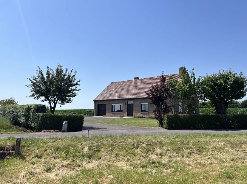 Le moyen le plus rapide pour visiter cet appartement ? Demandez votre visite via le bouton rouge de notre site Web (www.dewaele.com) et vous serez con