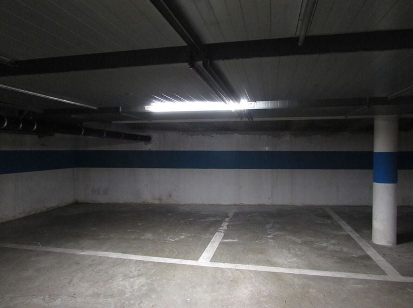 Ondergrondse staanplaats in de parking Viane.