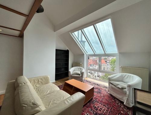                                        Duplex te huur in Elsene, € 1.100
