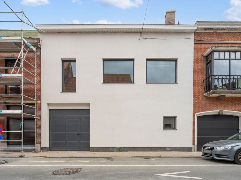 Instapklaar gelijkvloers appartement in centrum Wevelgem<br />
Het appartement bevindt zich op het gelijkvloers van een kleine residentie met slechts
